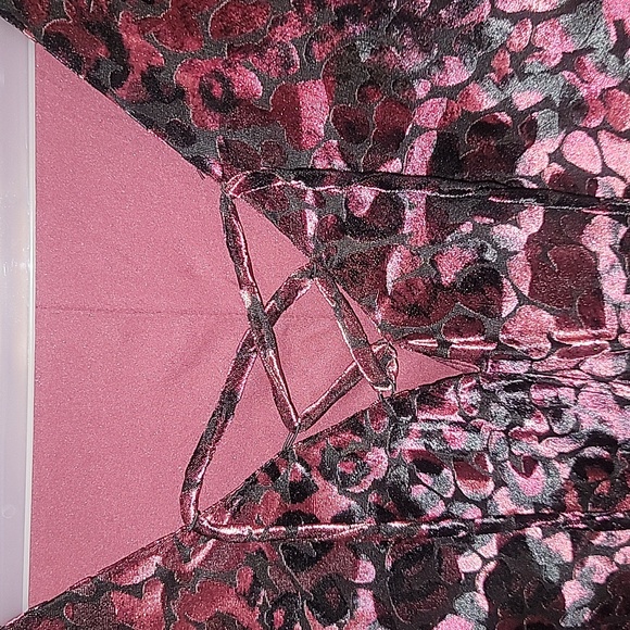 Venus Crushed Velvet Top - Picture 3 of 7